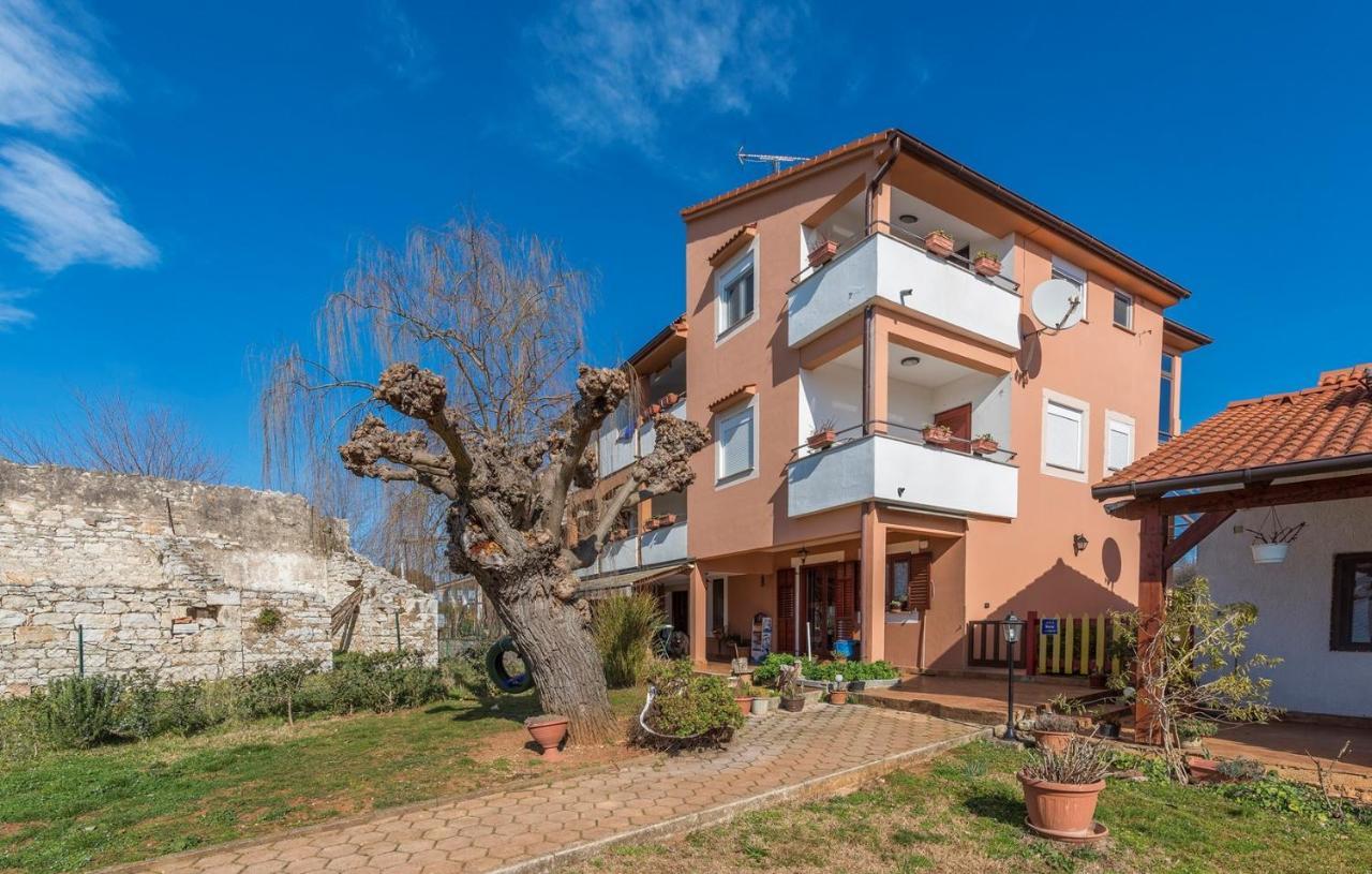 Apartments Ulika Červar-Porat Esterno foto